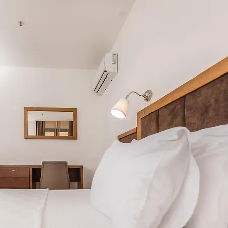 Hotel Plaza Lucice Petrovac Екстер'єр фото